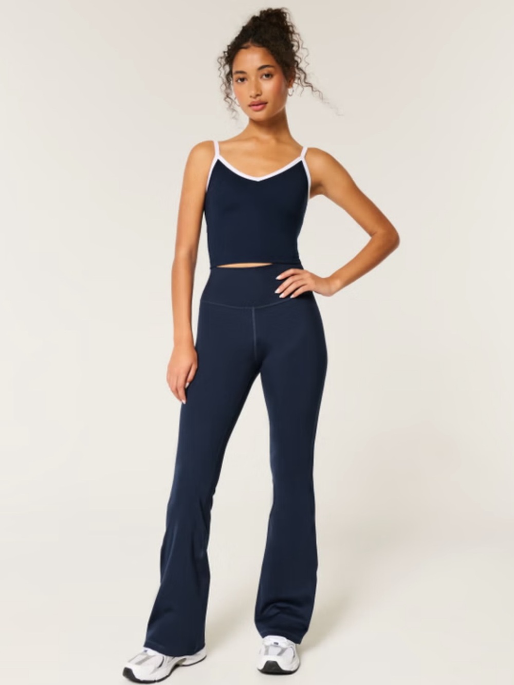 NWT Gilly Hicks Active Recharge Flare Leggings in Navy | Size Medium